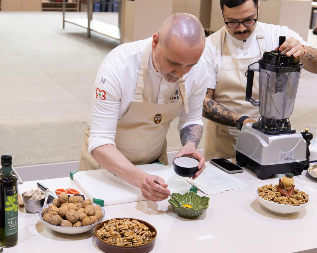 Rodrigo de la Calle shoow cooking con Nueces de California