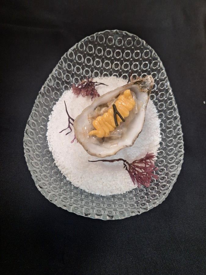 Raw Bar Toro Tapas Galeon de Toro ostra elaborada con emulsion de manteca colora Raw Bar Toro Tapas Galeon de Toro ostra elaborada con emulsion de manteca colora
