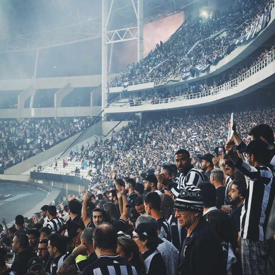 Fútbol: Aficionados y viajes. William Santos.