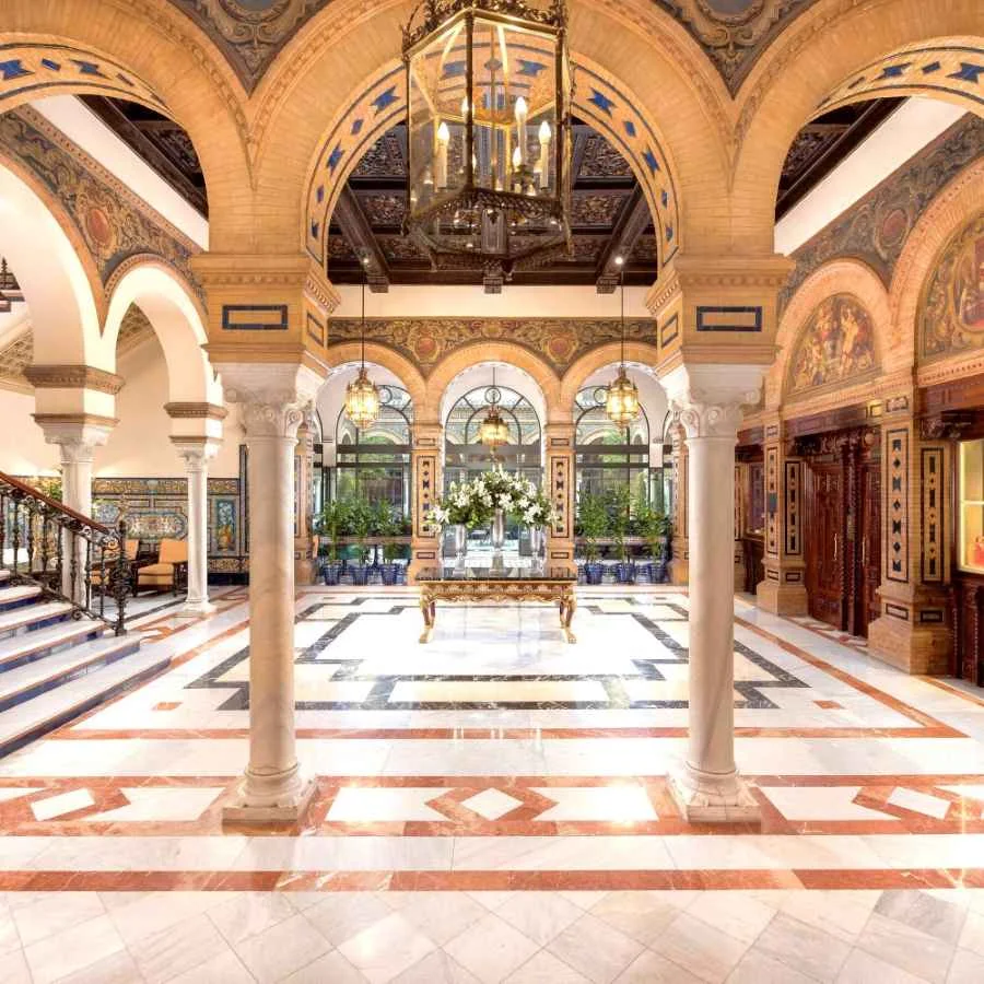 Alfonso XIII, Sevilla