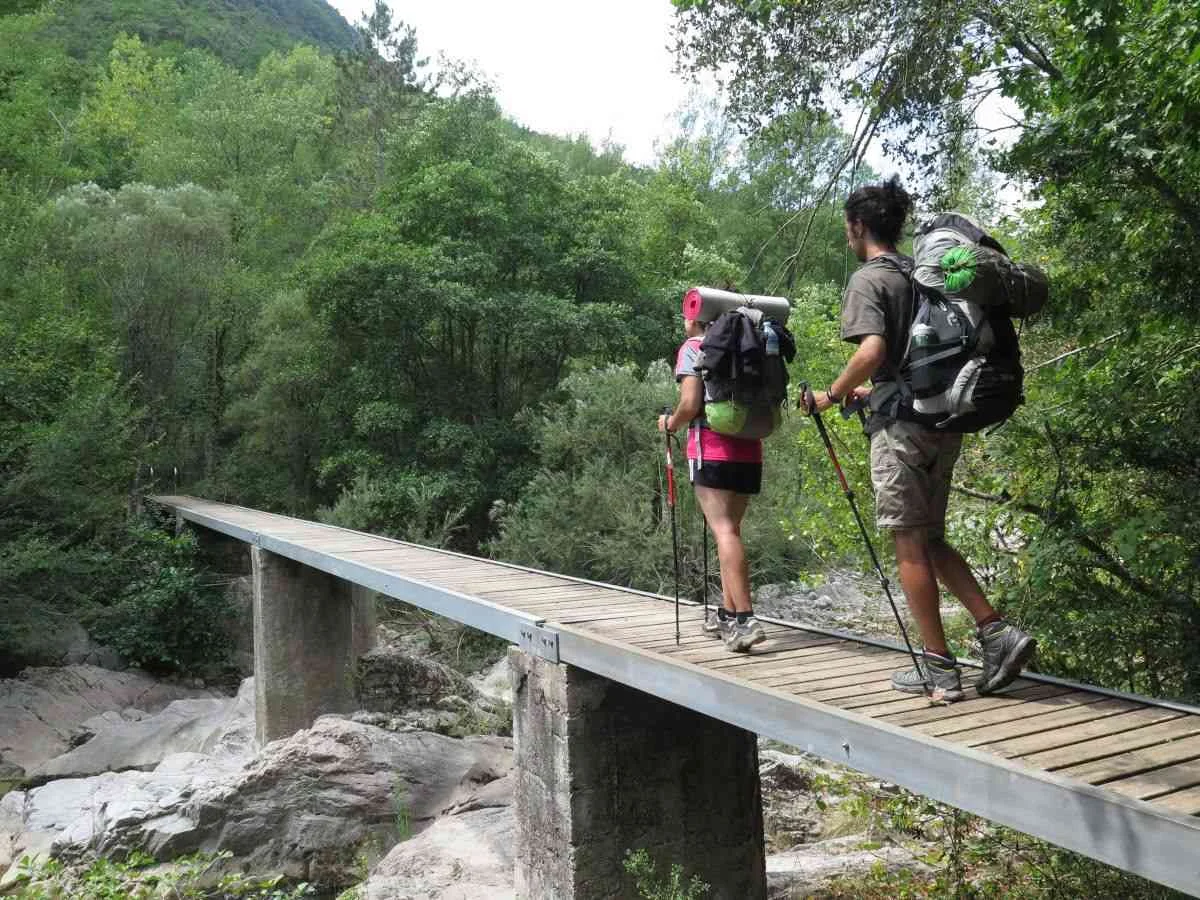 Senderistas en la Senda Pirenaica GR11
