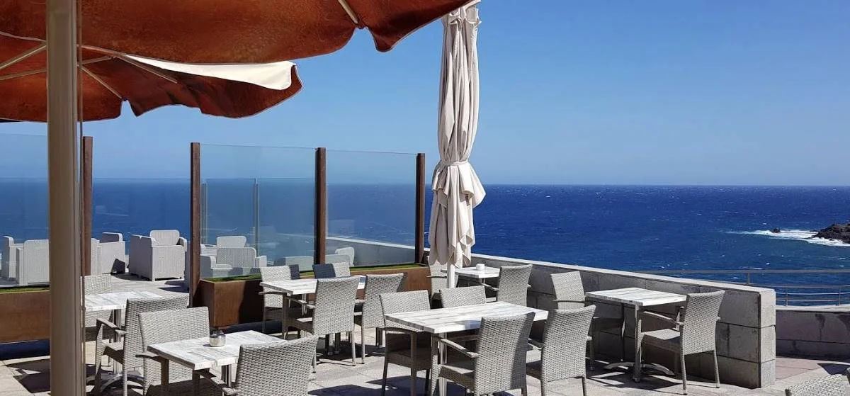 Terraza_restaurantefarodearinaga