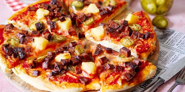 Pizza Veganuary de bacon crujiente y jalapenos Sebastian Schwarz-Simply