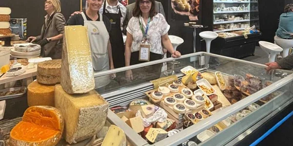 Expositor de Quesos en el Festival del Queso