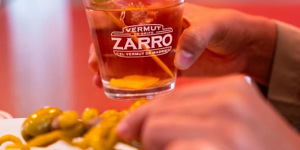 Vermut con Pomelo Zarro y gildas