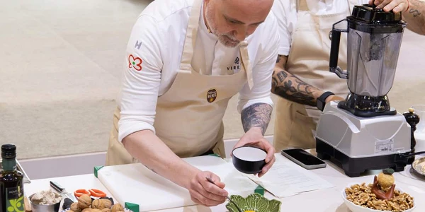 Rodrigo de la Calle shoow cooking con Nueces de California