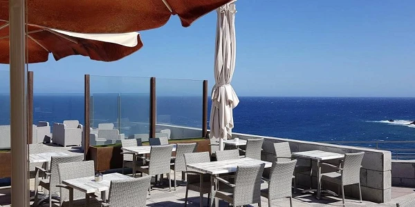 Terraza_restaurantefarodearinaga